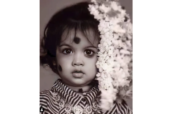Popular actress baby pic getting viral on social media