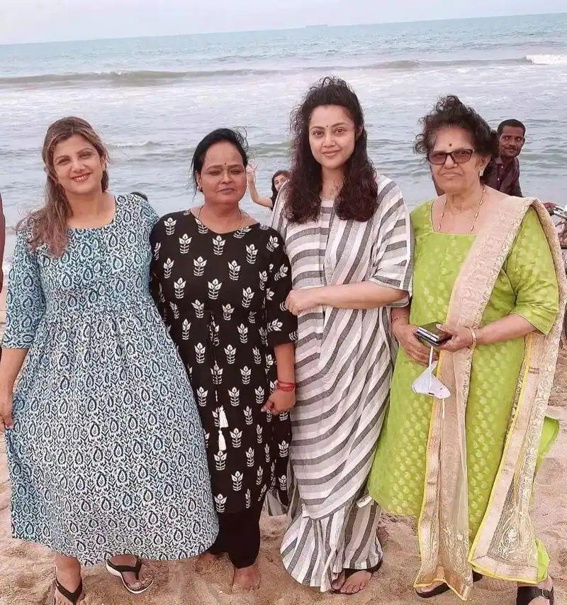 Actress meena in beach shore with 2 celebrities
