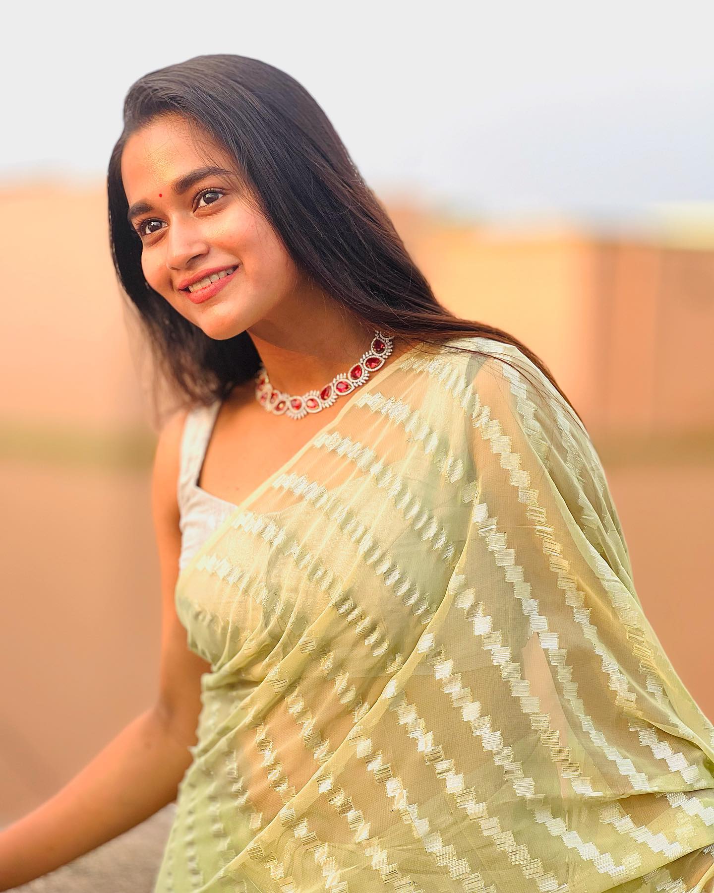 serial actress kaavya arivumani hot photos in saree and grand gown