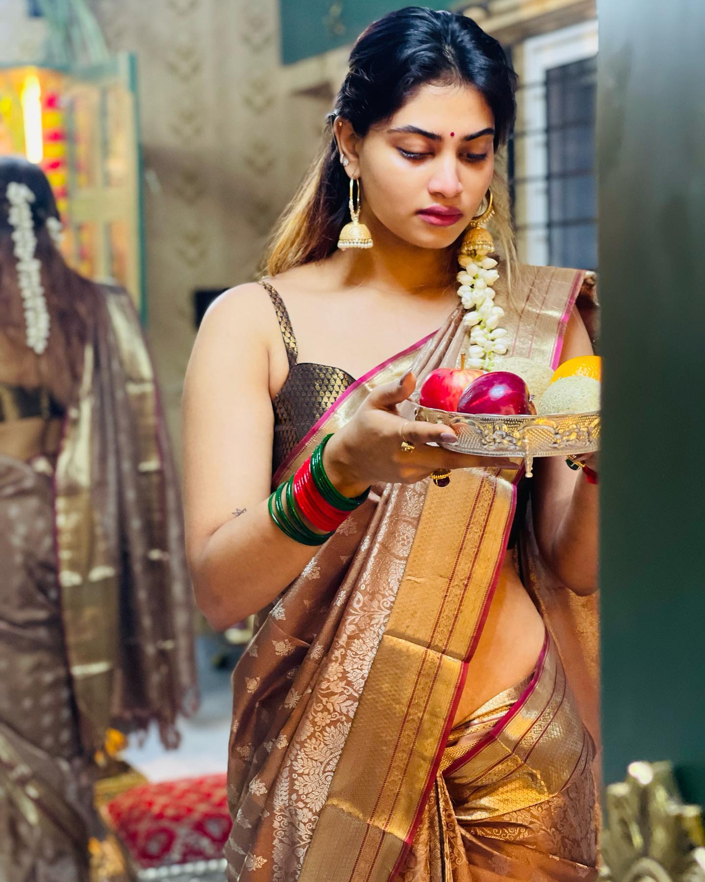 shivani narayanan hot saree photos for vinayagar chathurthi