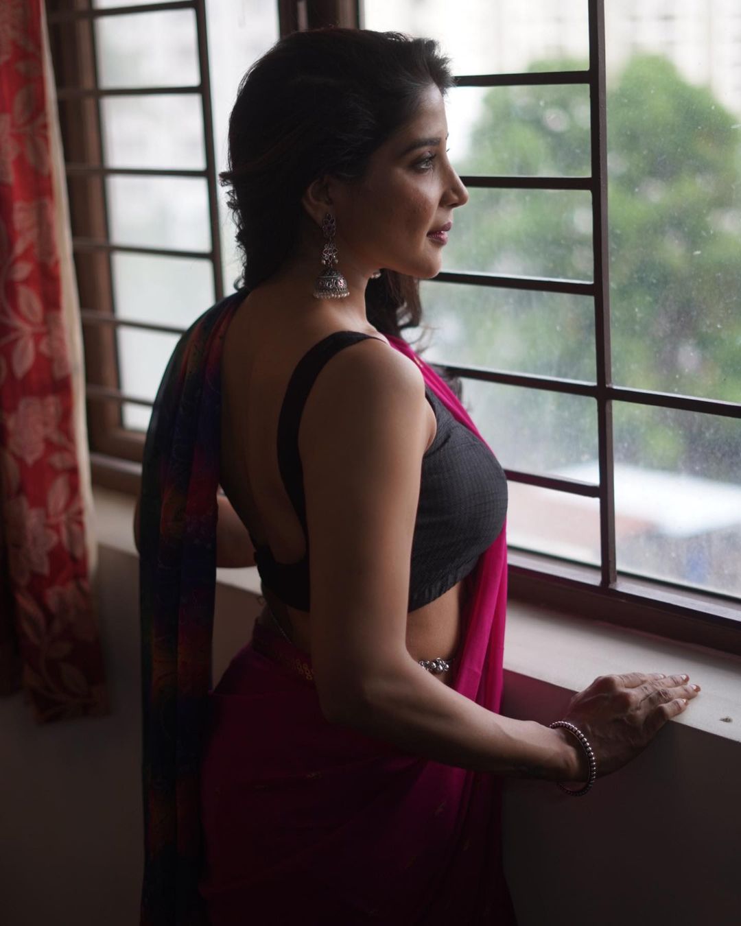 sakshi agarwal hot photos in saree glamour look