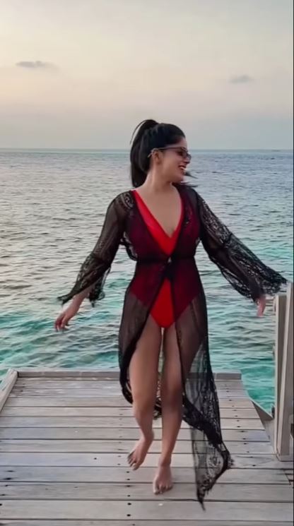 actress divyabharathi hot video in bikini dress getting viral on social media