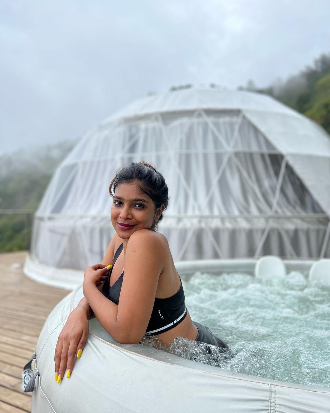 vj parvathy hot photos from tourist place