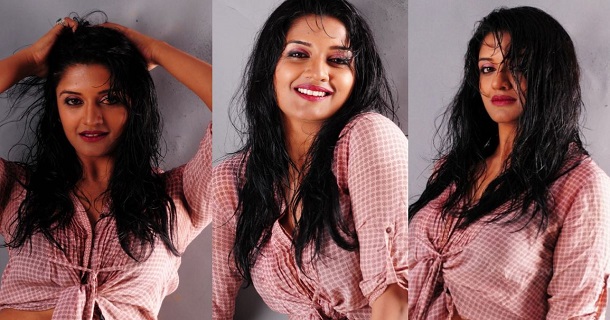 vimala raman hot photos showing glamour in low neck blouse