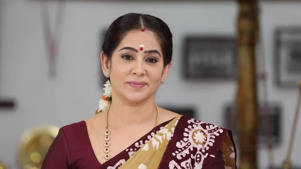 tamil serial actress lakshmi vasudevan cries over video as her photos got morphed