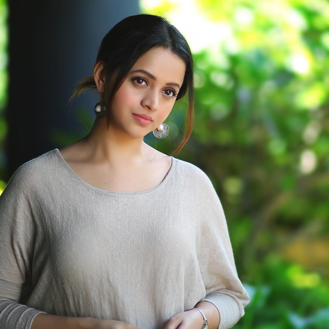 actress bhavana dress troll getting viral on social media and video getting viral bhavana answers for troll