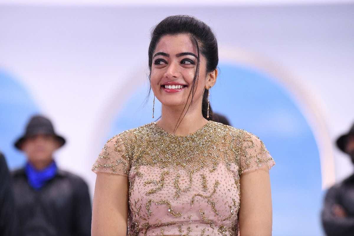rashmika mandanna video of signing on his chest getting viral on social media
