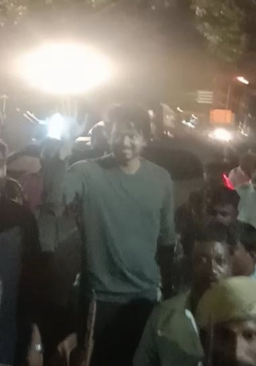 vijay met fans during varisu shooting on accepting fans request