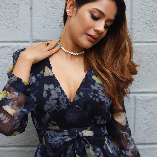 aishwarya dutta hot photos in glamour short dress 