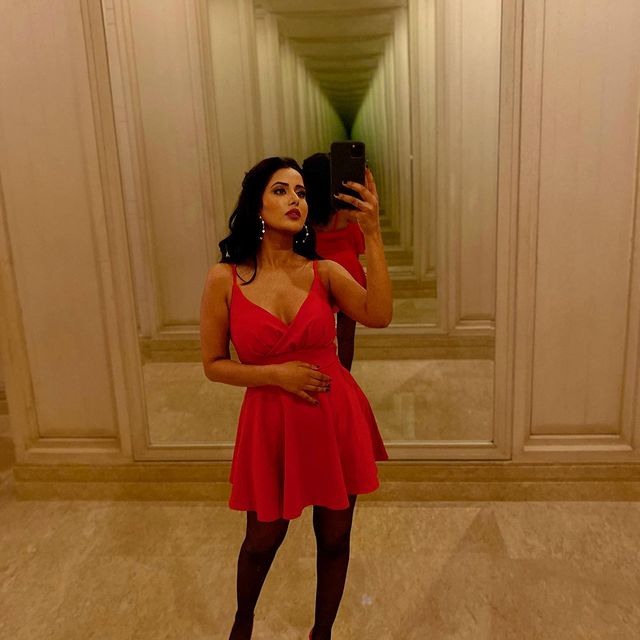 raiza wilson hot photos in red hot short gown getting viral
