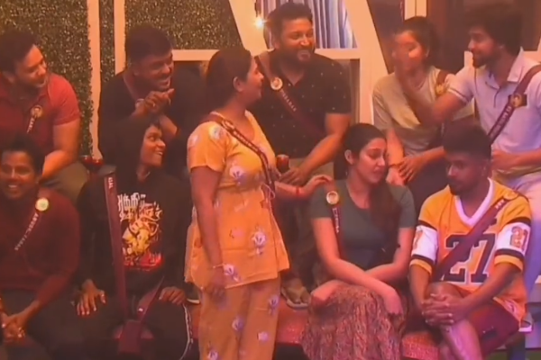 biggboss announced freeze task and contestants got emotional on seeing their family members after months