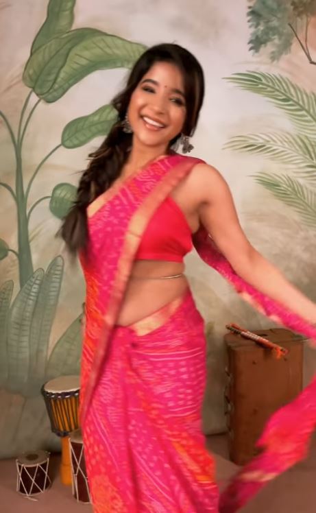 sakshi agarwal hot latest photos in saree and blouse getting viral