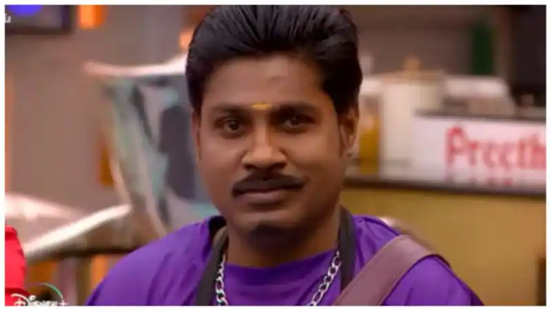gp muthu is trying to walk out of biggboss house and requesting his own brother through video