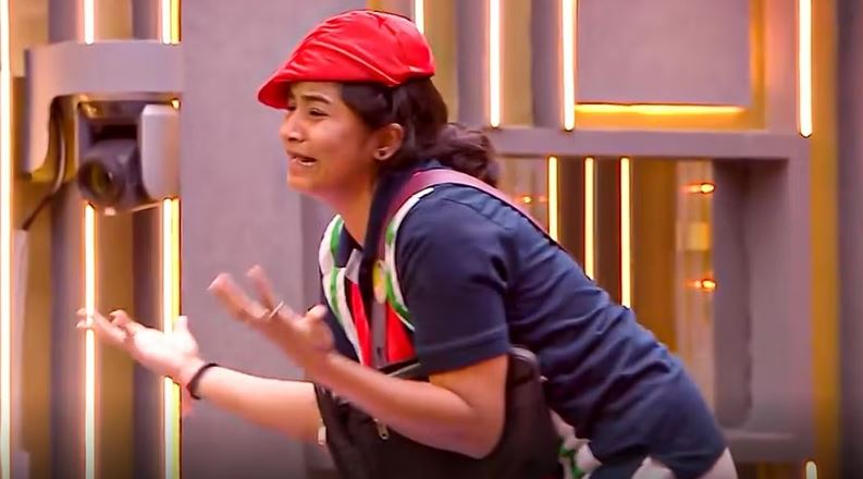 dhanalakshmi acting by crying melted co contestants in biggboss house video viral