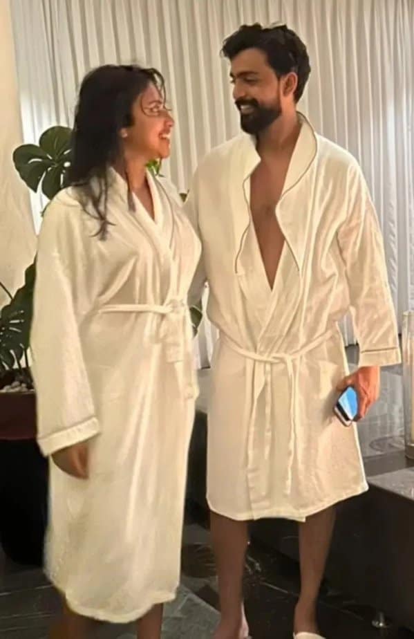 amala-paul-post-bedroom-photo-with-lover-