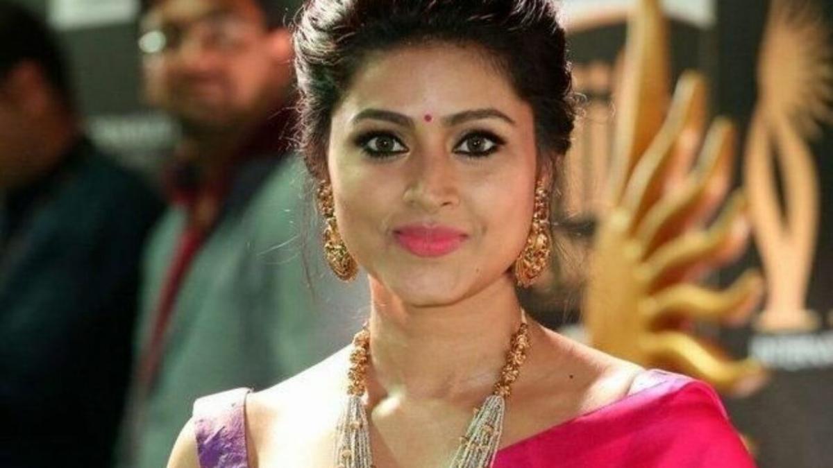 A terrible accident happened to actress Sneha